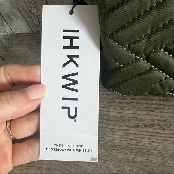 Ihkwip Olive Quilted Triple Entry Crossbody Bag New - Picture 2 of 4